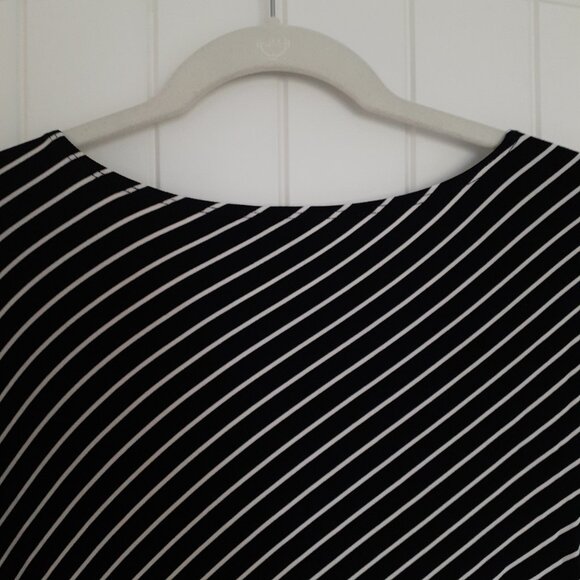 Chico's Travelers Diagonal Stripe Asymmetrical Hem Tunic Black Size 3/Size XL - Picture 5 of 9